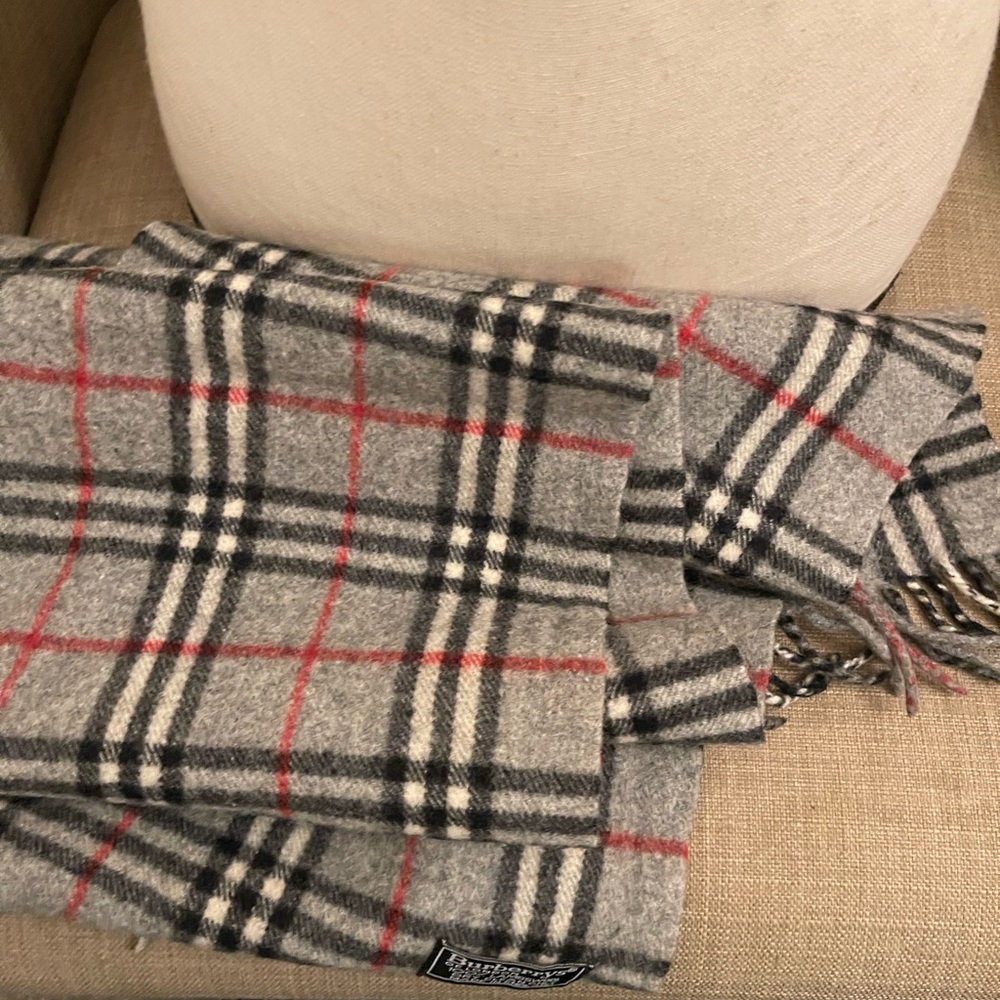 Authentic Burberrys vintage nova check grey wool scarf ( D5045) - Picture 7 of 8